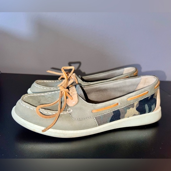 Sperry Topsider Women's Green and Camouflage Boat Shoes - Picture 2 of 7